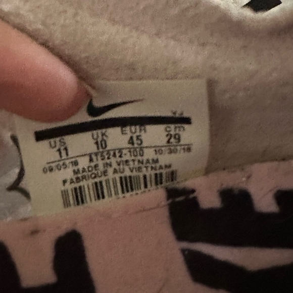 Nathan Bell Nike shoes - Picture 4 of 6